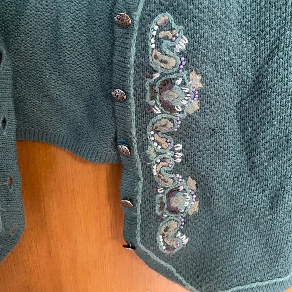 Green Embroidered Vest - Picture 2 of 3